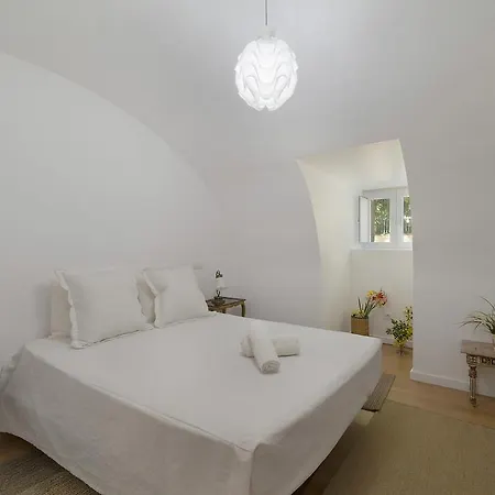 Apartment The Convent - Calm 1 Bedroom Apartment Close To The River Lisbon