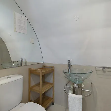 The Convent - Calm 1 Bedroom Apartment Close To The River *