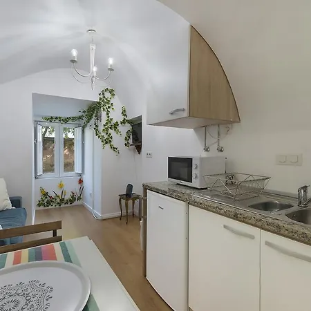 The Convent - Calm 1 Bedroom Apartment Close To The River Apartment